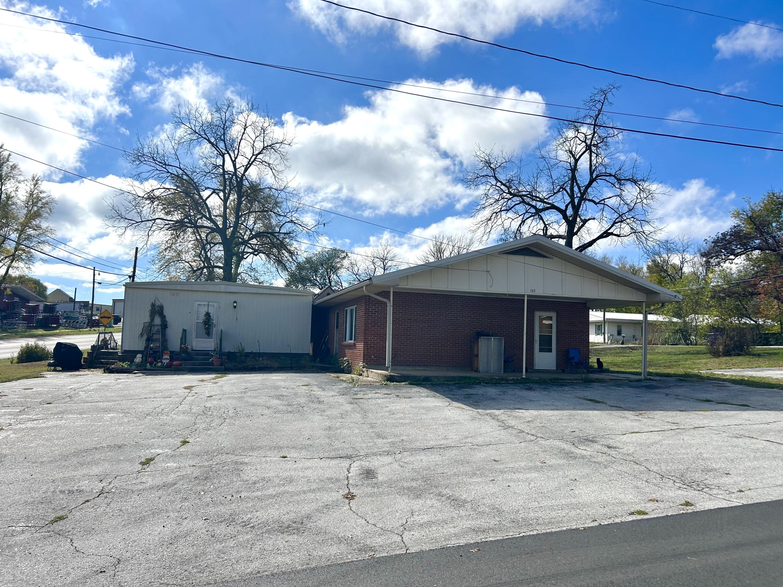 101 & 103 West Maple Street Property Photo