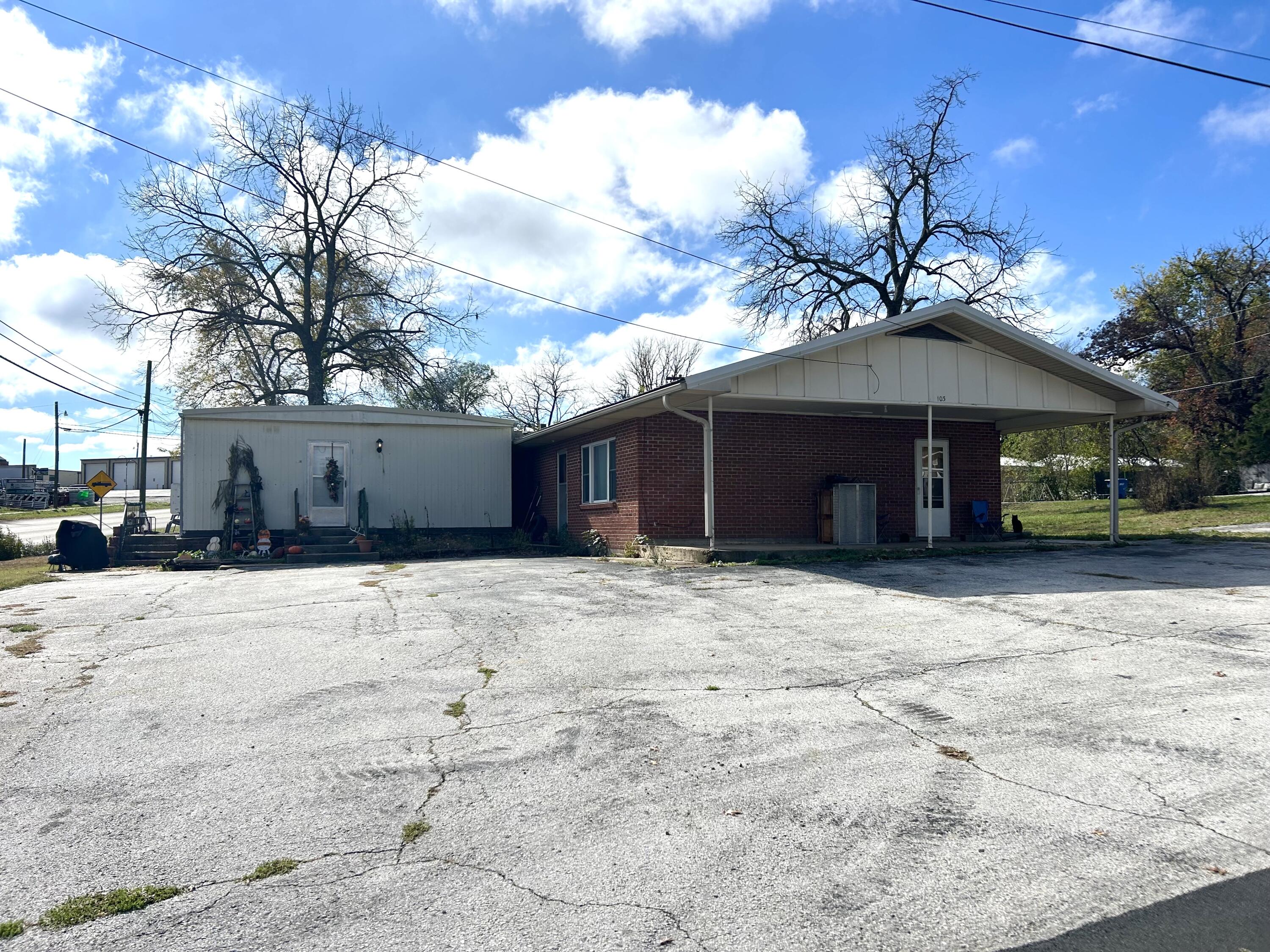 101 & 103 West Maple Street Property Photo 2