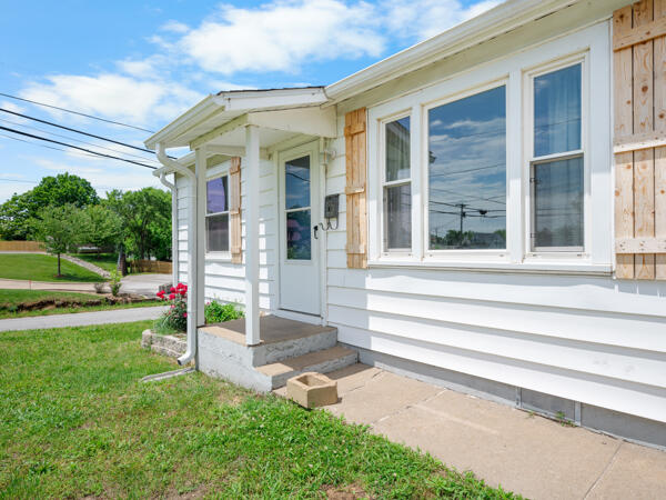 603 East Maupin Street Property Photo 4
