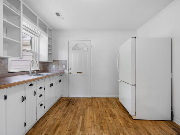 603 East Maupin Street Property Photo 11