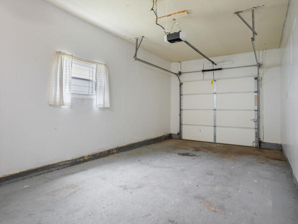 603 East Maupin Street Property Photo 30