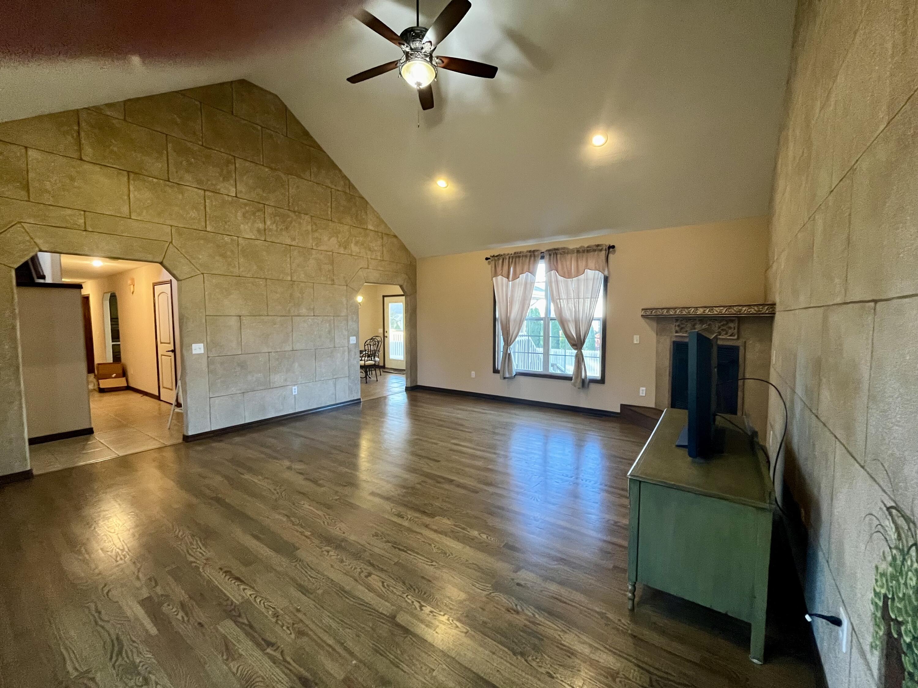349 East Grace Street Property Photo 8