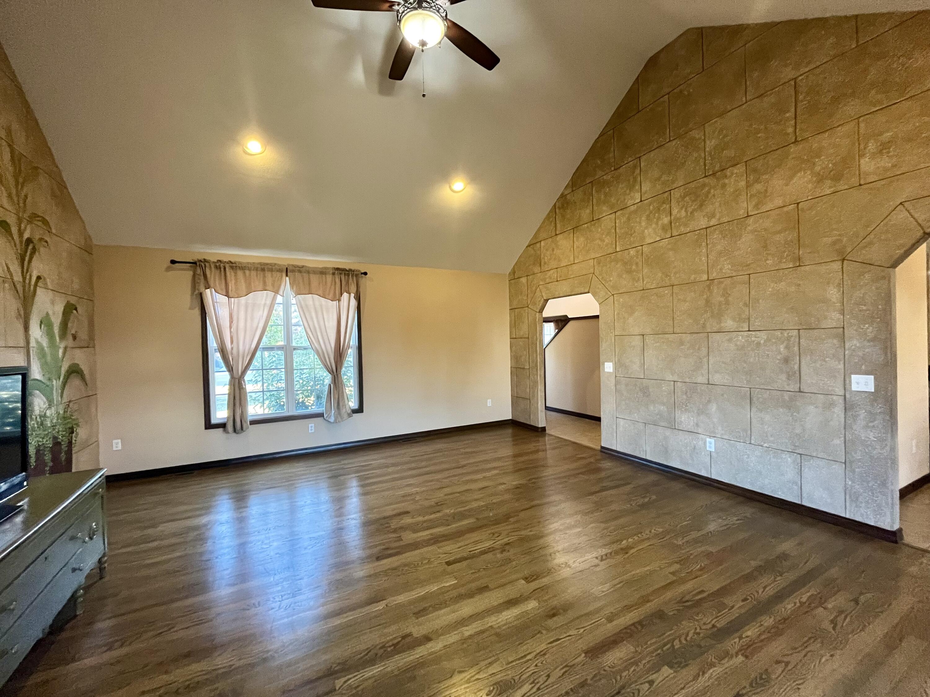 349 East Grace Street Property Photo 11