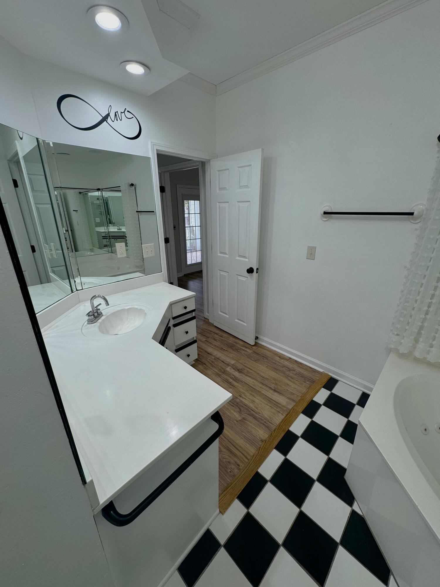 100 Woodland Drive North Property Photo 13