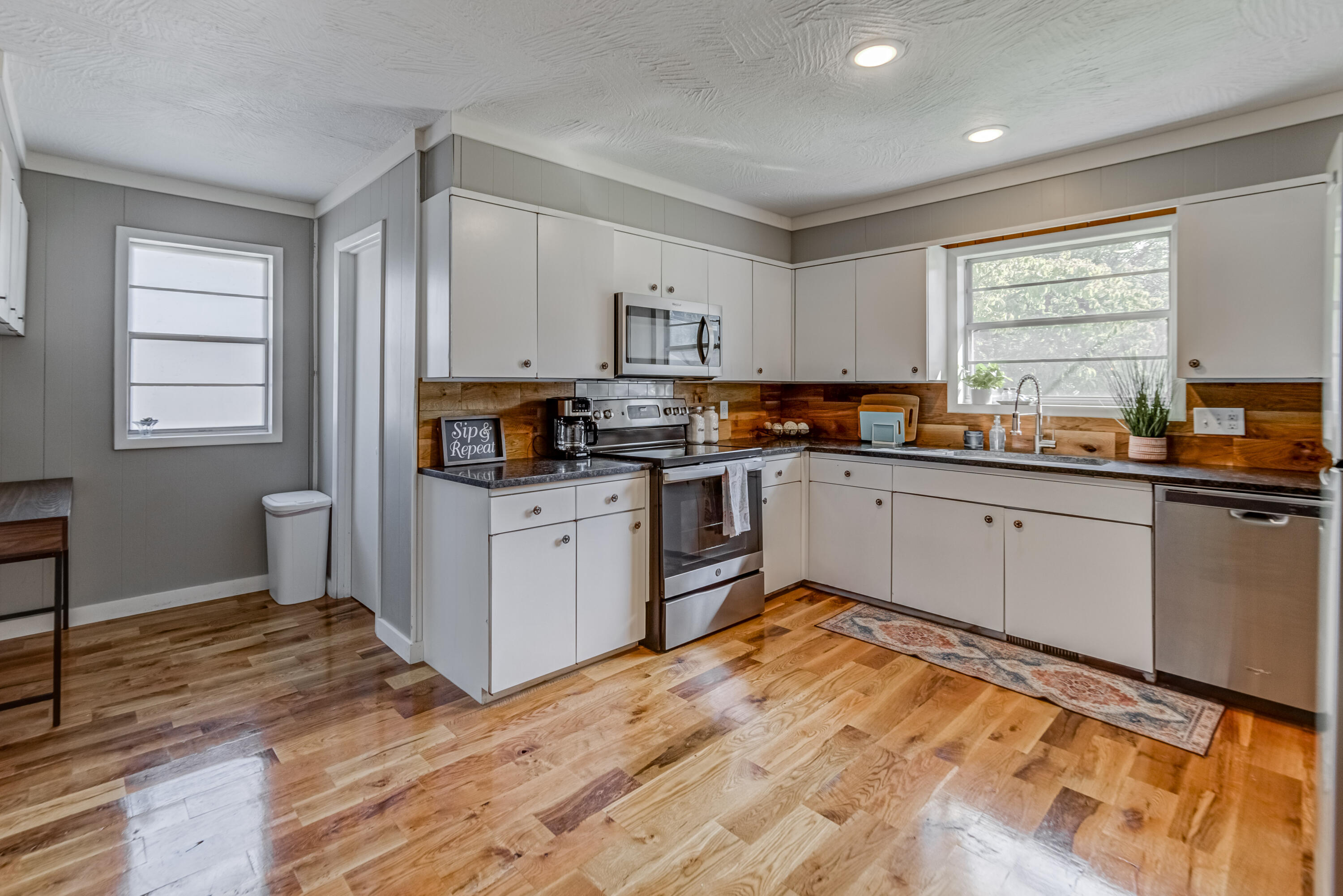 1916 South Westwood Avenue Property Photo 8
