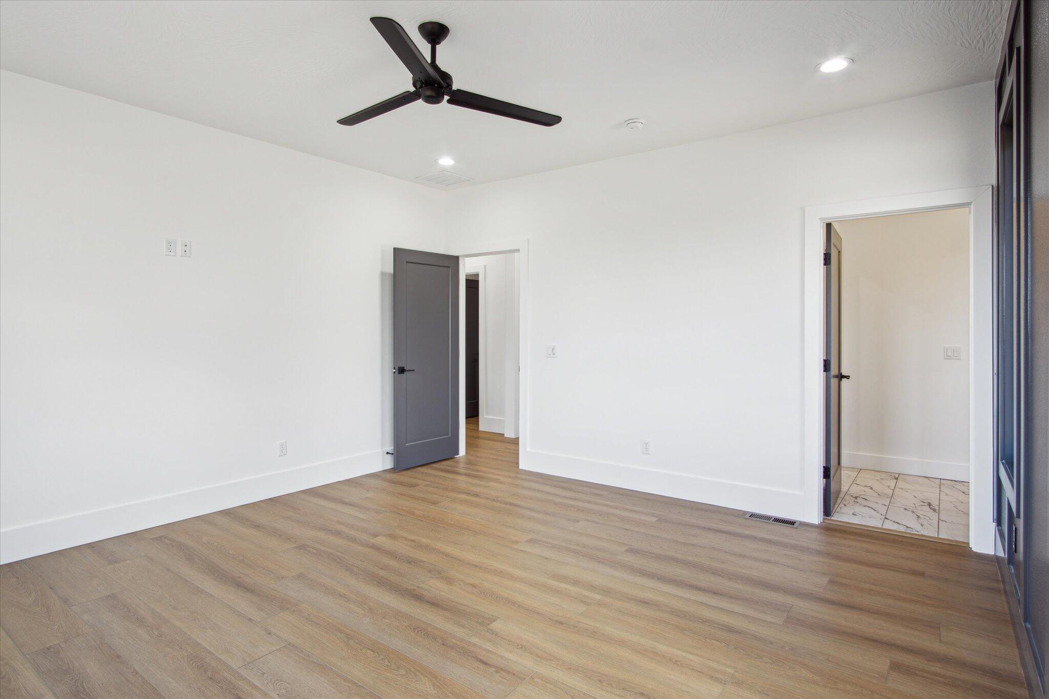 5914 South Holland Avenue Property Photo 21