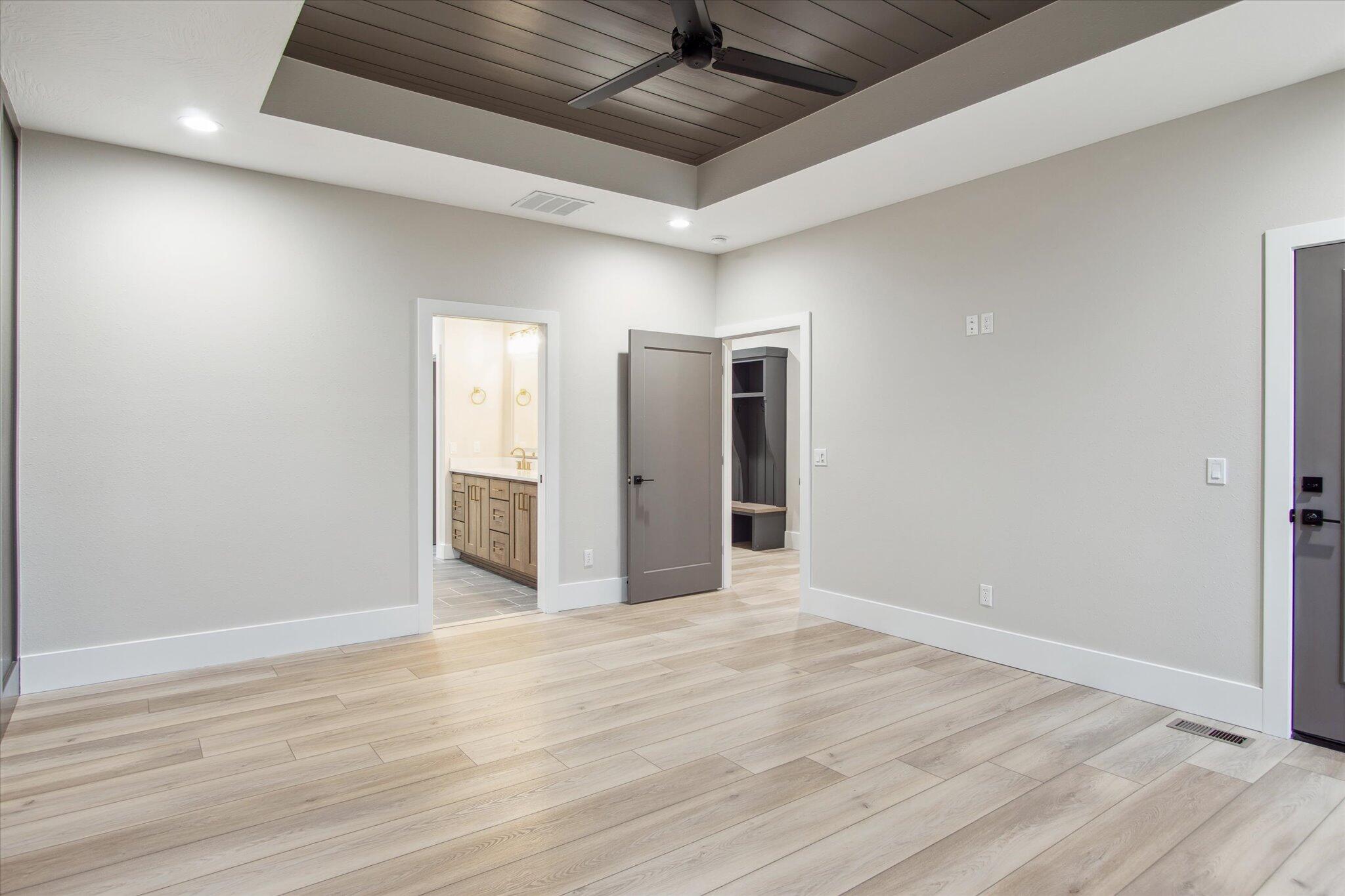 5922 South Holland Avenue Property Photo 19