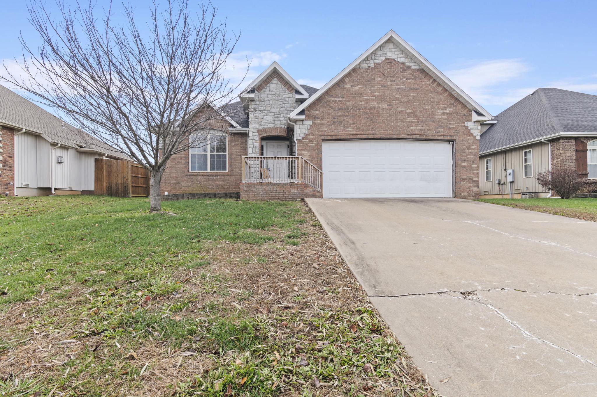 1602 East Fairwind Property Photo 1