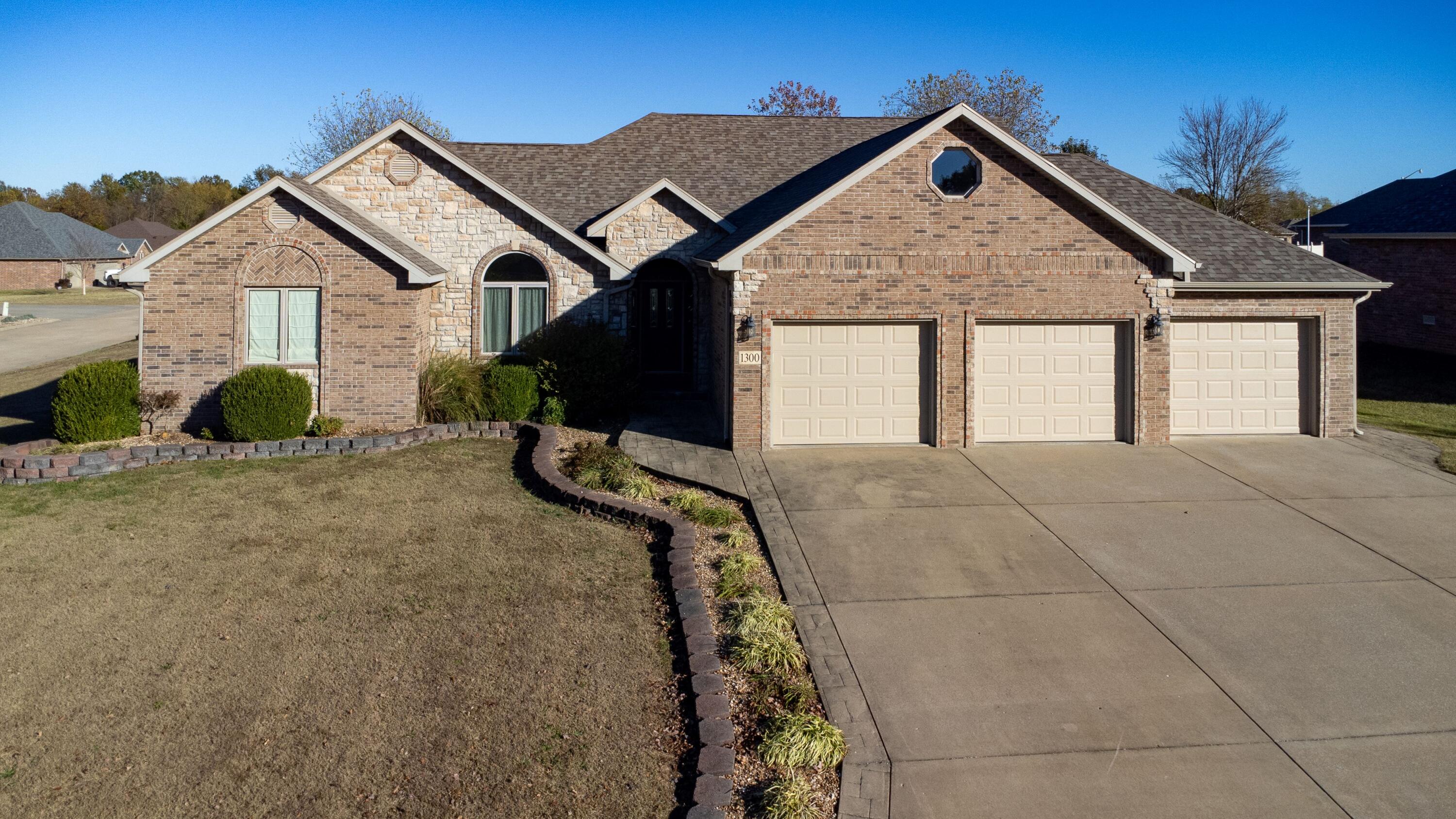 1300 South Hedgewood Drive Property Photo