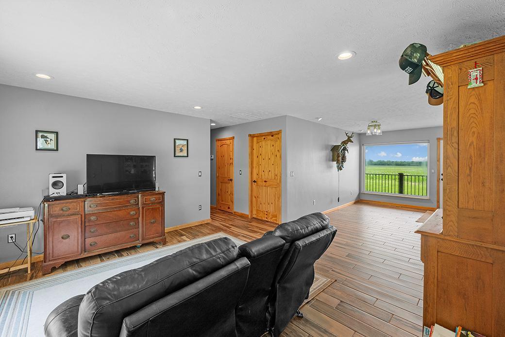 21333 Highway W Property Photo 4