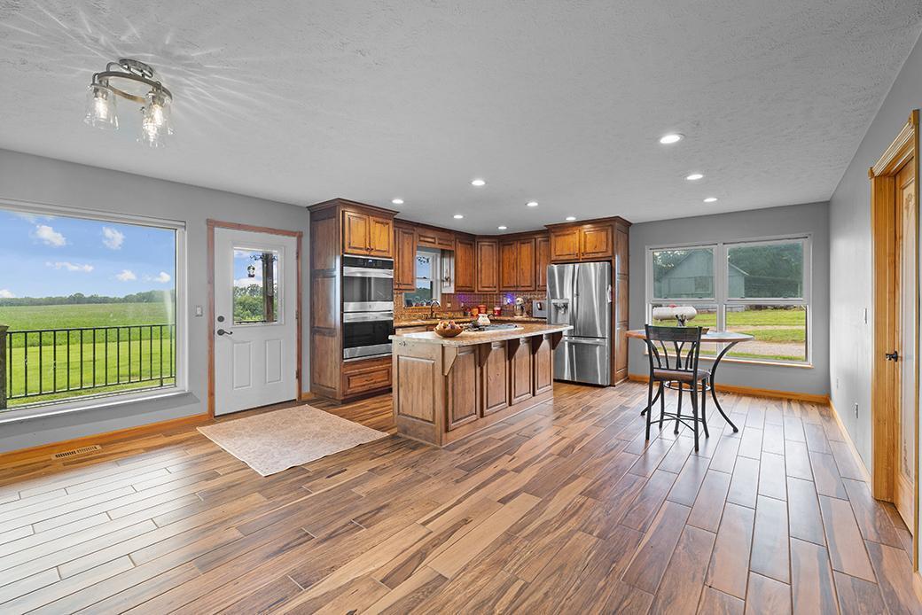 21333 Highway W Property Photo 6