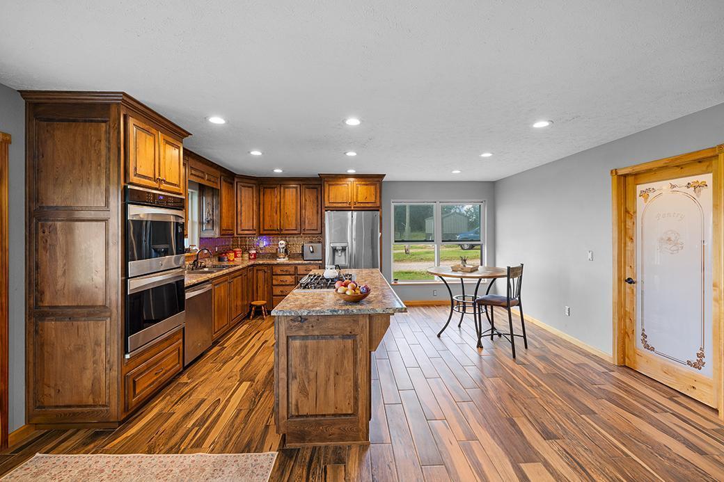 21333 Highway W Property Photo 9