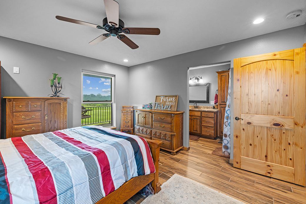 21333 Highway W Property Photo 14