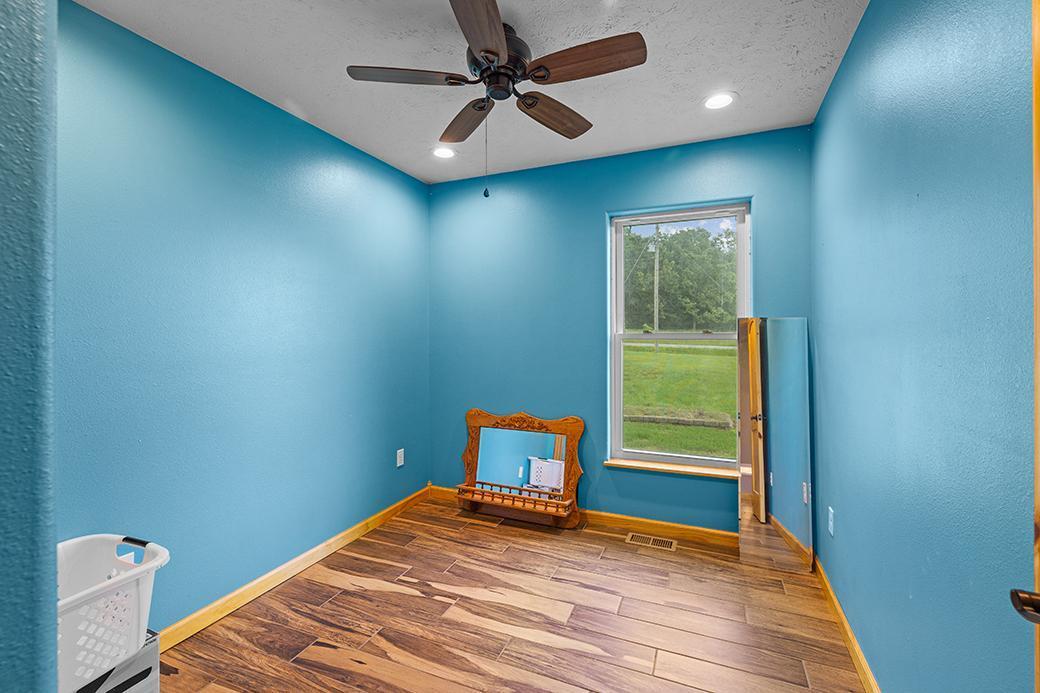 21333 Highway W Property Photo 18