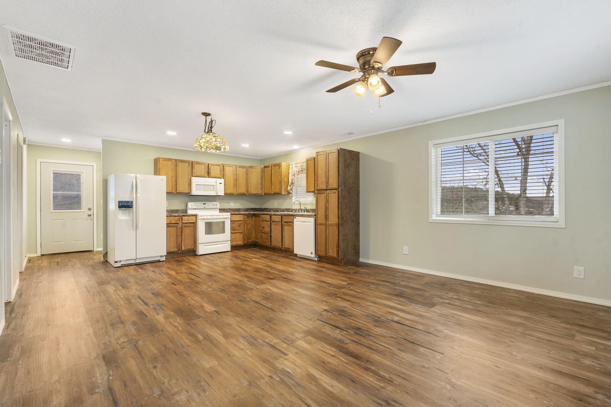 1259 Meadowview Road Property Photo 4