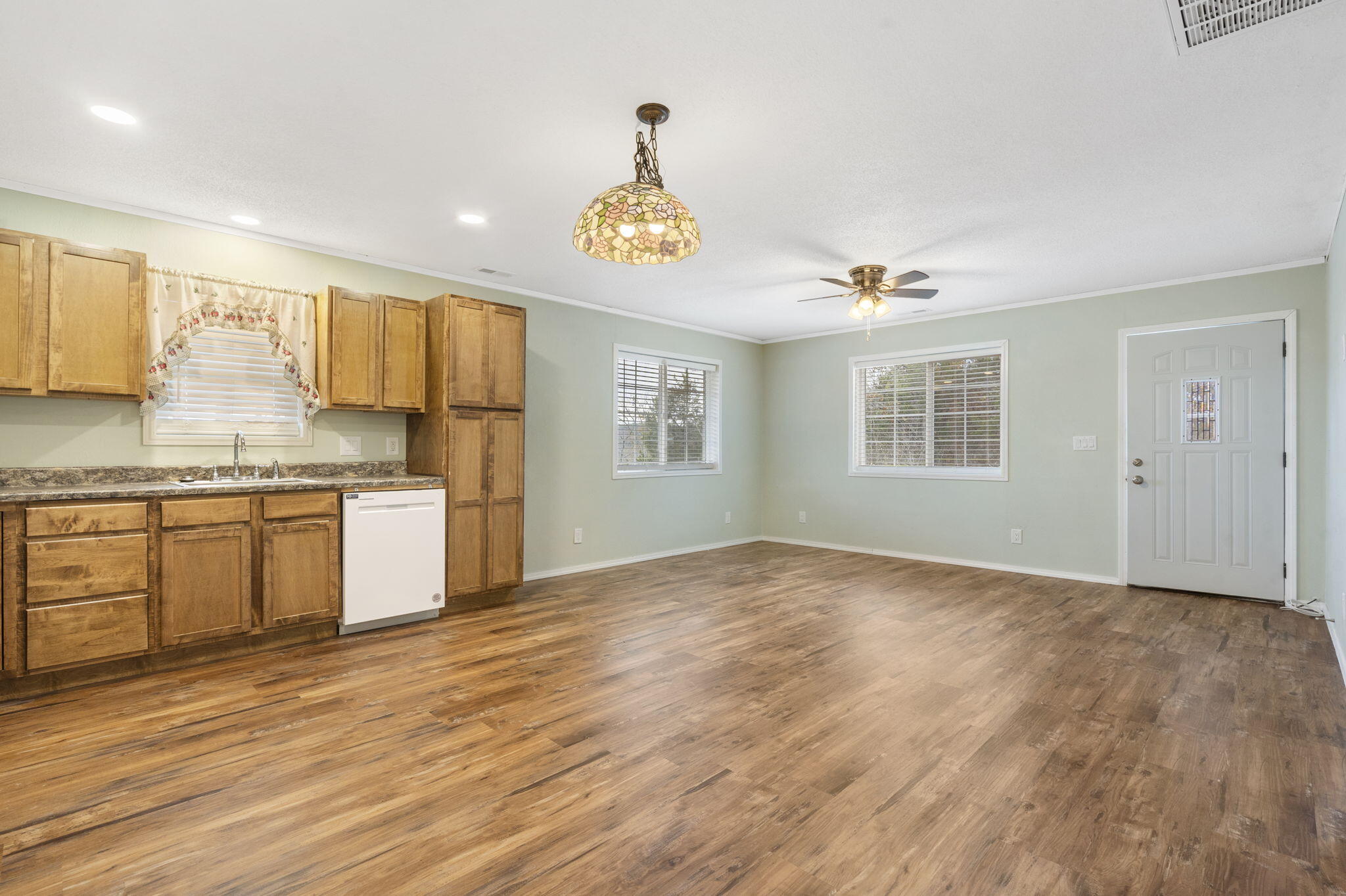 1259 Meadowview Road Property Photo 9