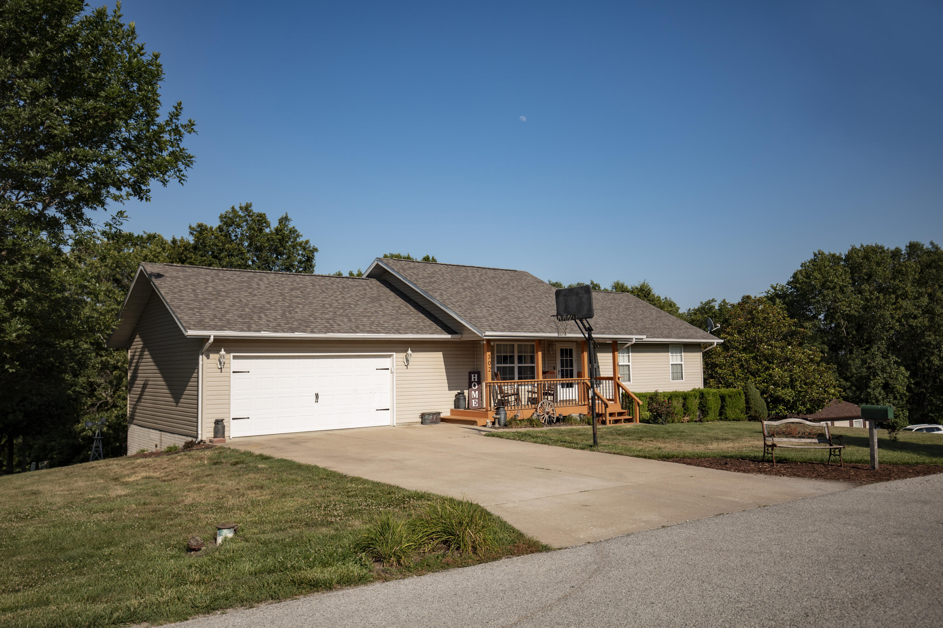 302 South Dogwood Place Property Photo 1