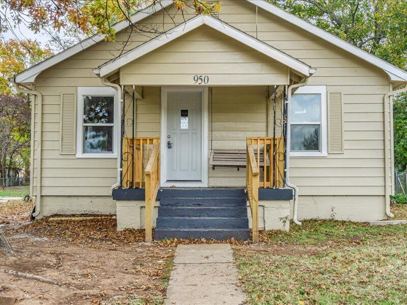 950 South New Avenue Property Photo 1