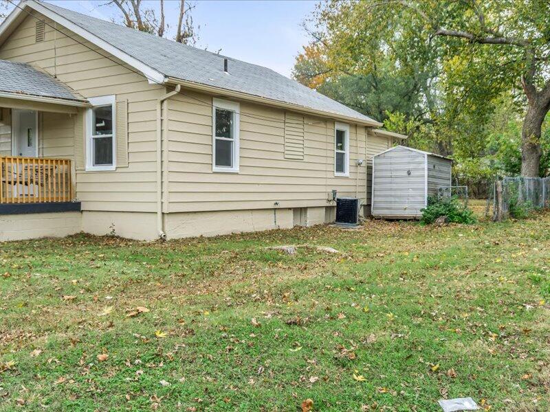 950 South New Avenue Property Photo 2