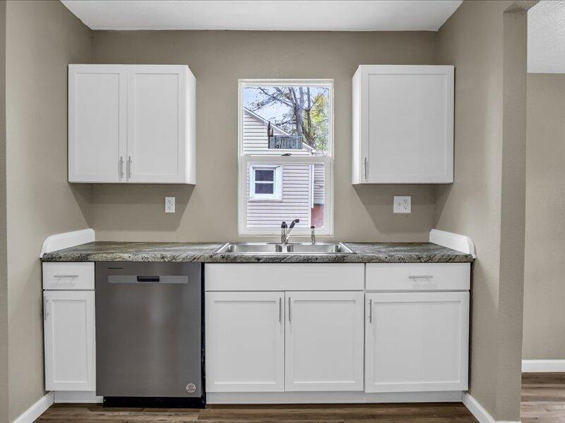 950 South New Avenue Property Photo 9