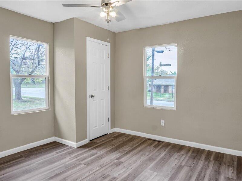 950 South New Avenue Property Photo 11