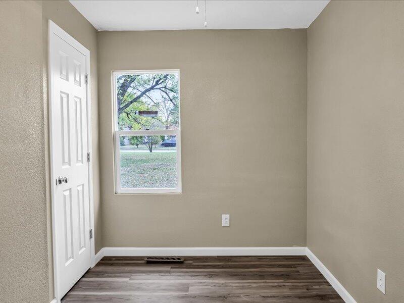 950 South New Avenue Property Photo 13