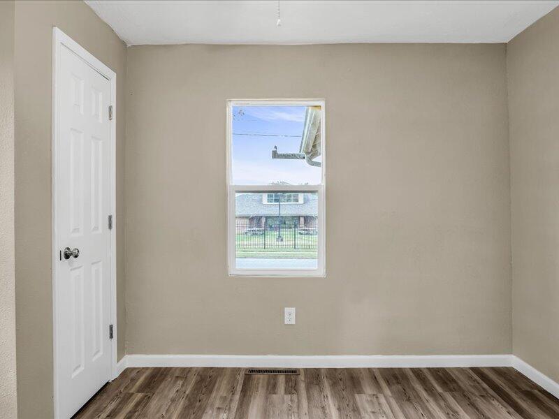 950 South New Avenue Property Photo 17