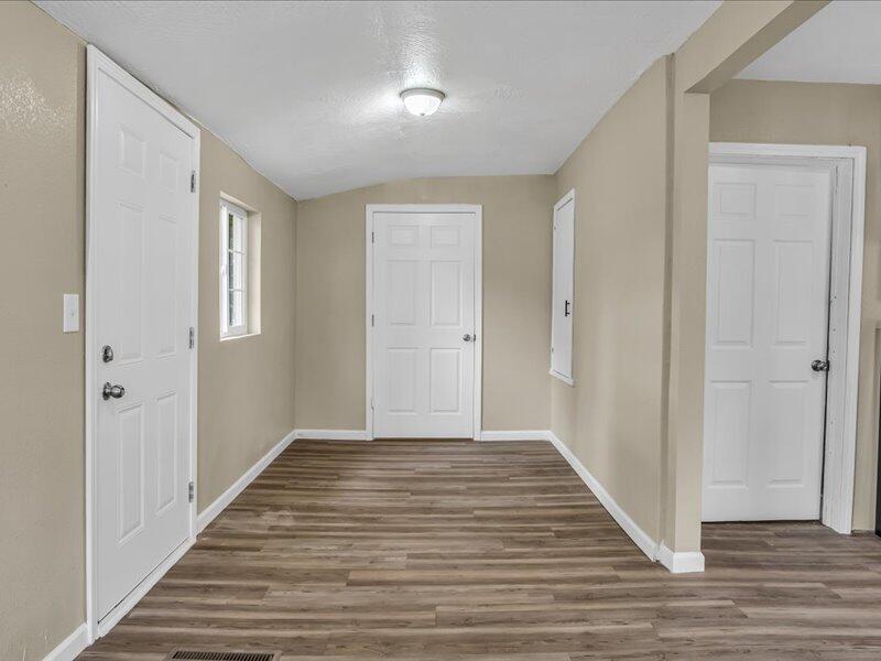 950 South New Avenue Property Photo 18