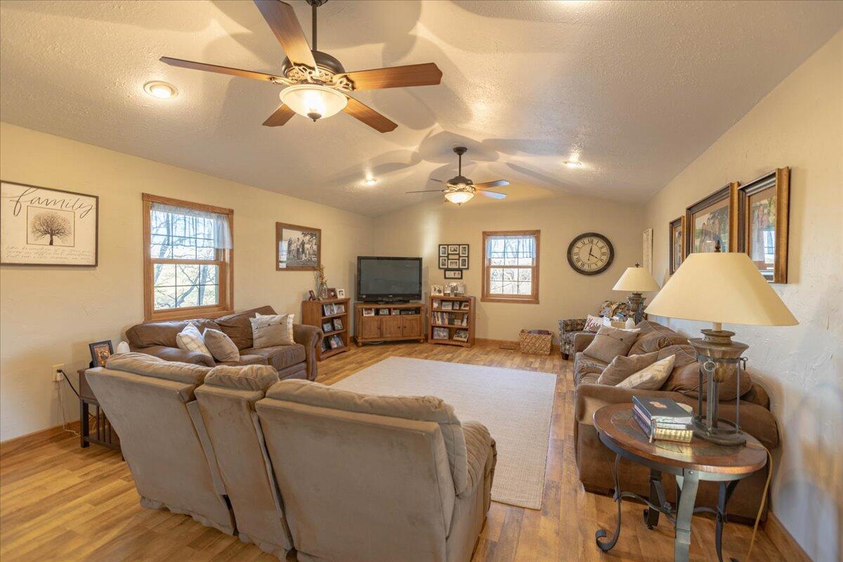 13438 Highway Yy Property Photo 5