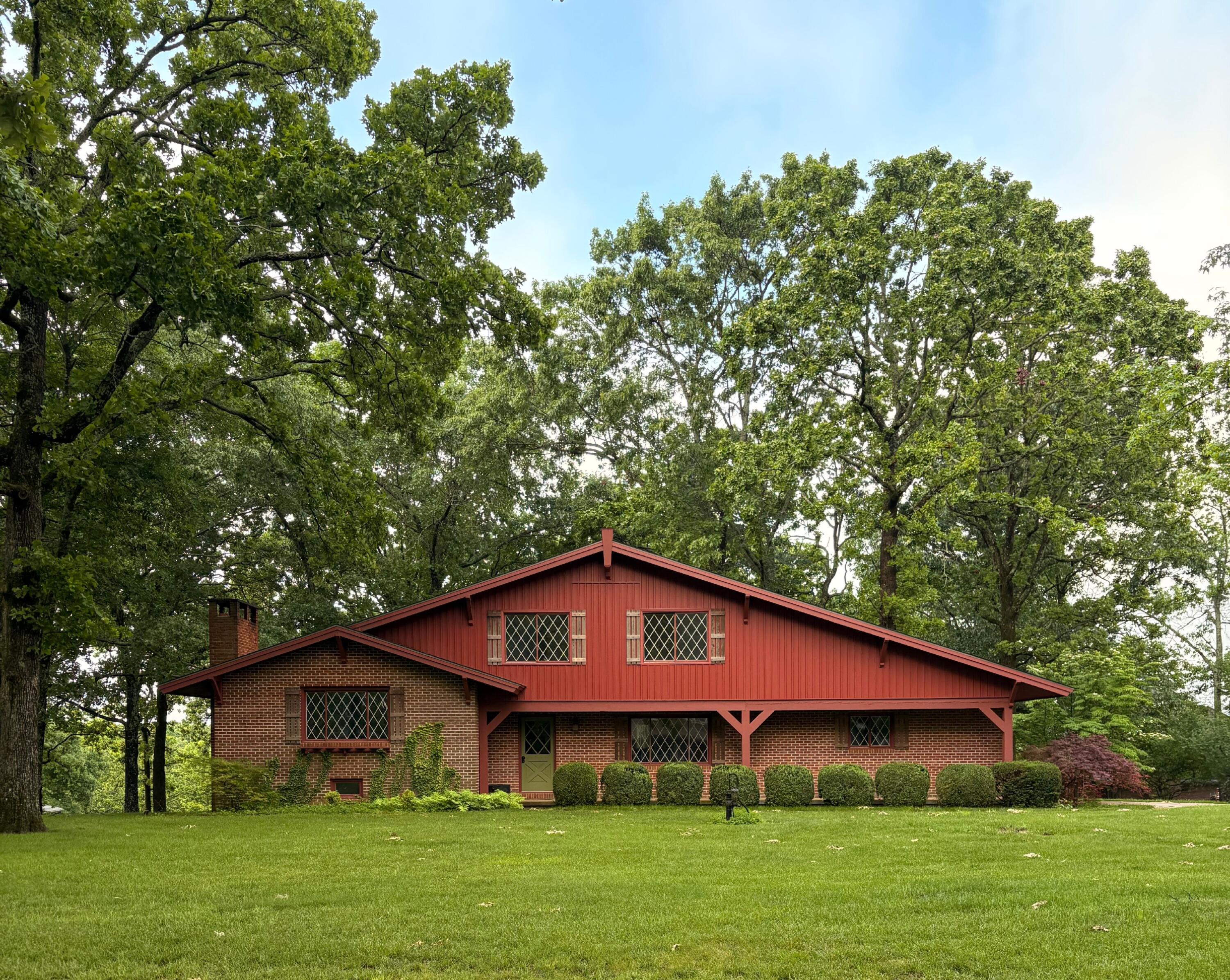 2112 Cambridge Drive Property Photo 1