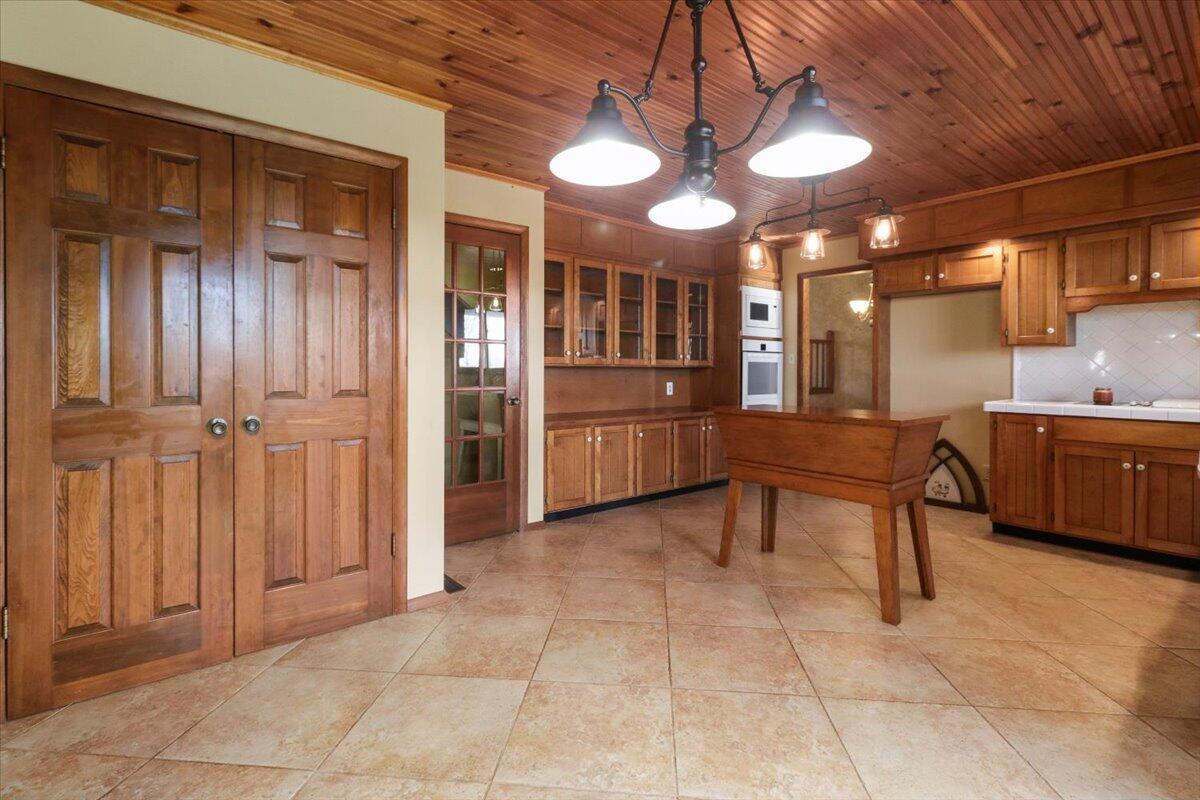 2112 Cambridge Drive Property Photo 9