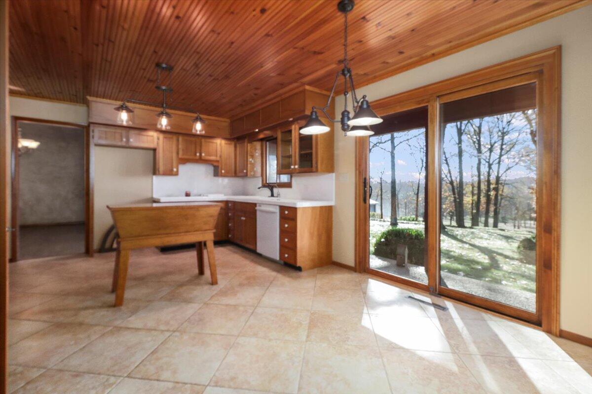 2112 Cambridge Drive Property Photo 10