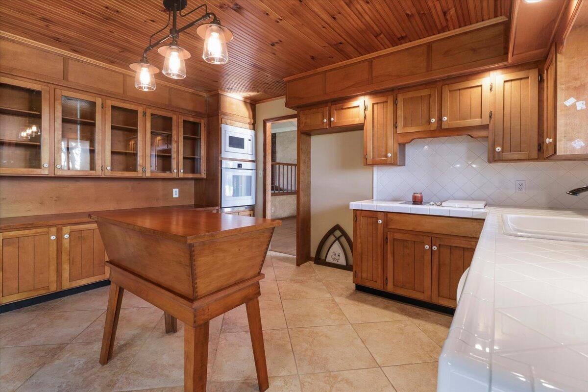 2112 Cambridge Drive Property Photo 11
