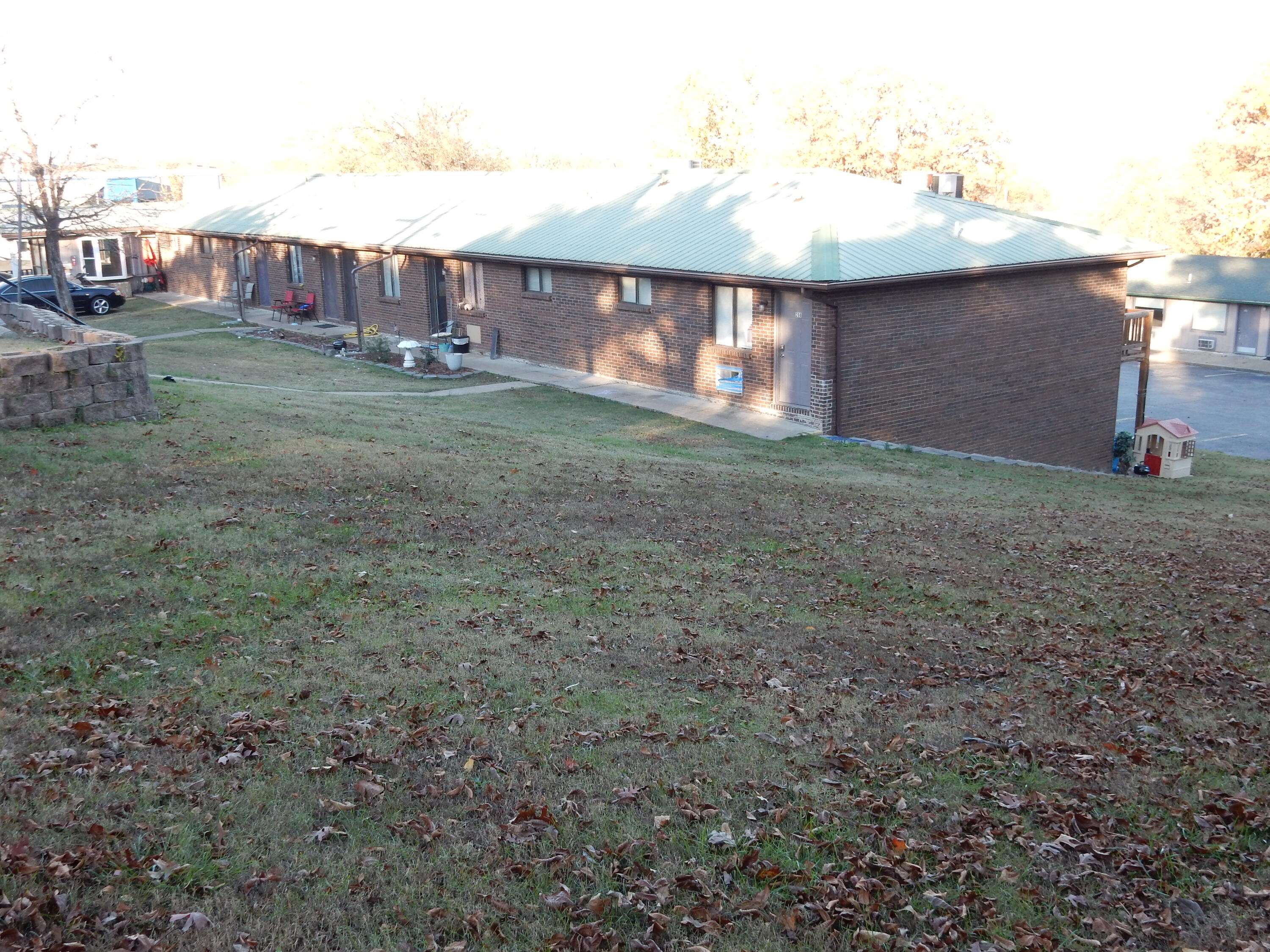 208 South Old County Road Property Photo 4