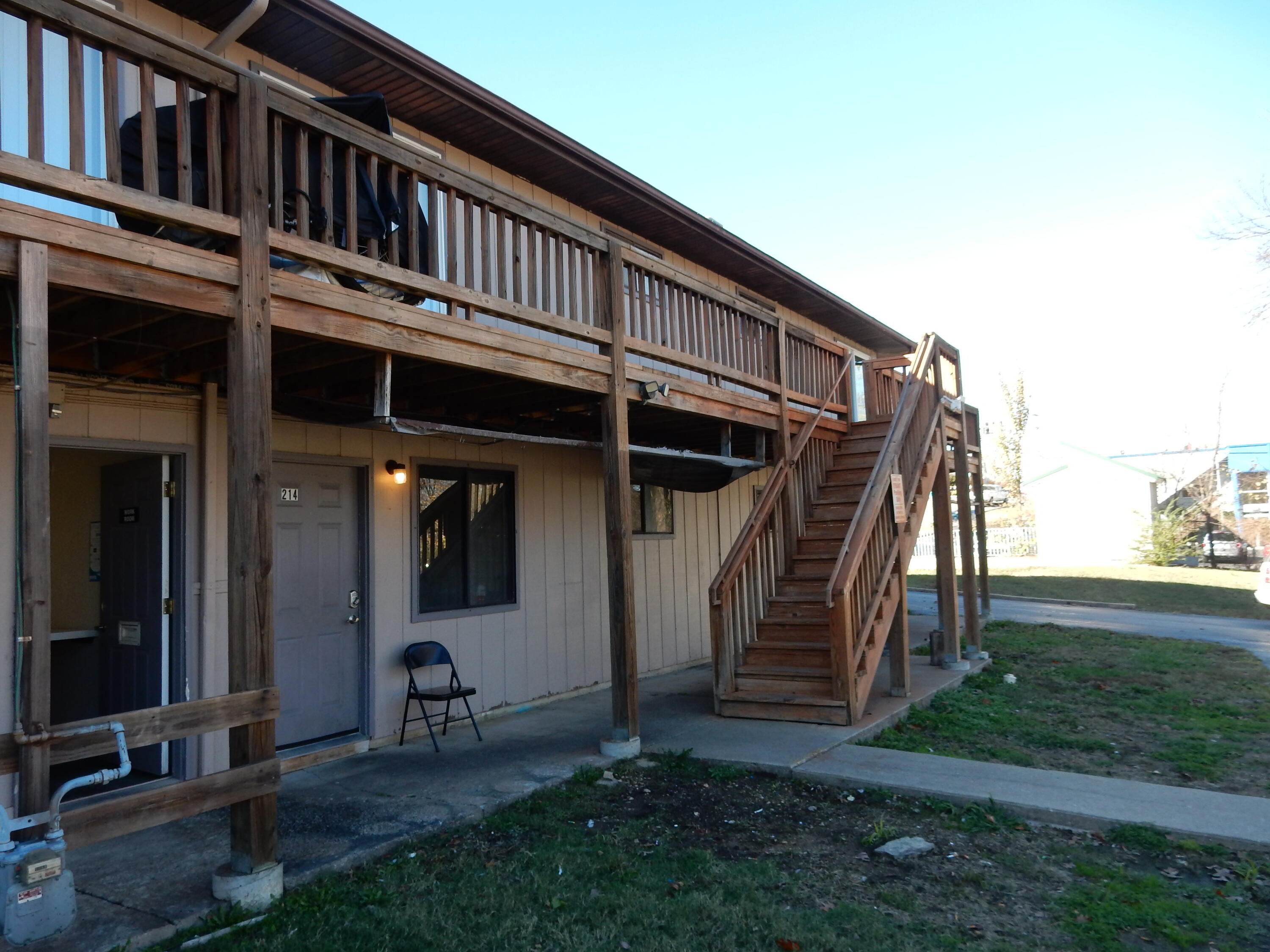 208 South Old County Road Property Photo 8