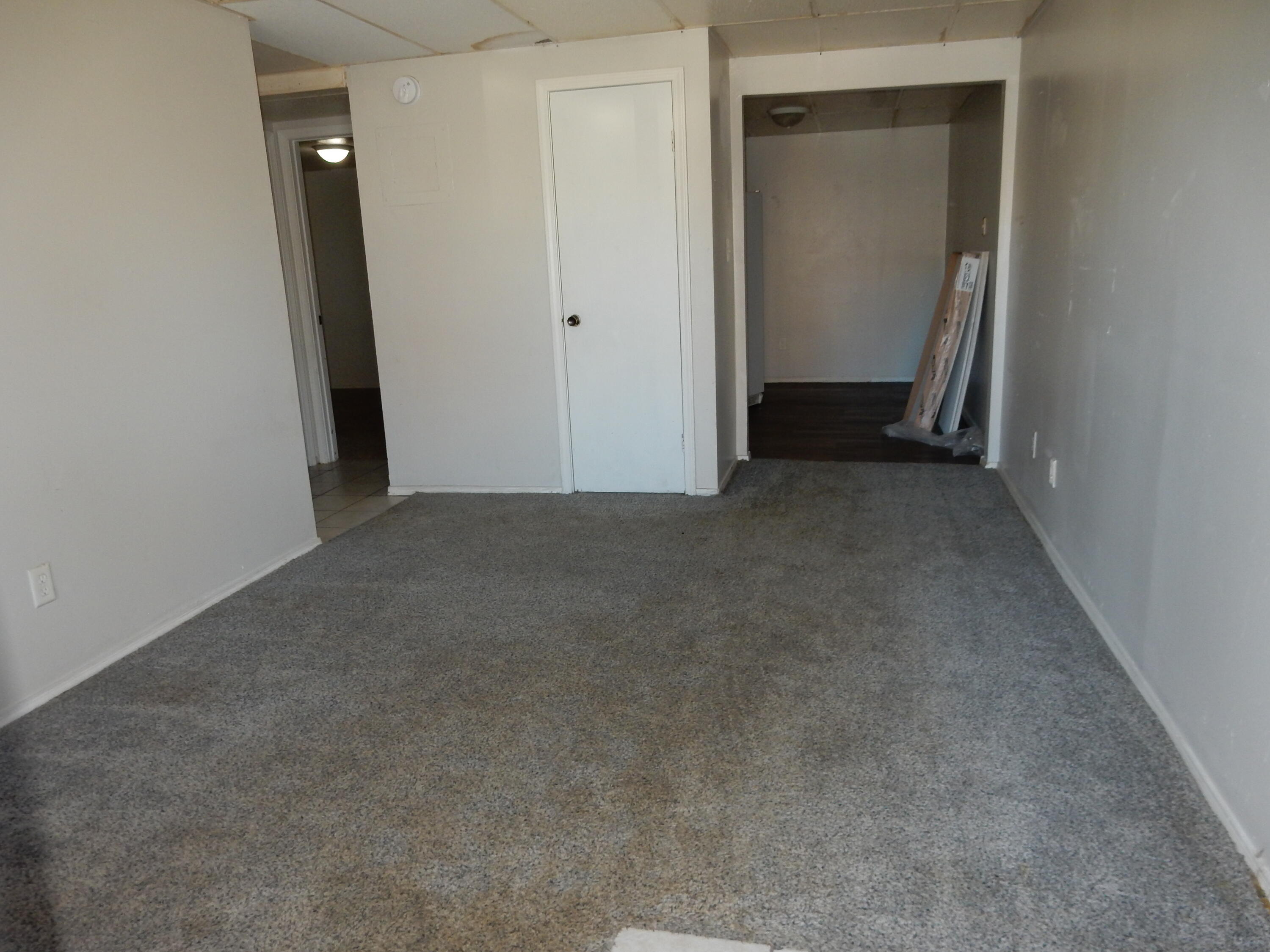 208 South Old County Road Property Photo 9