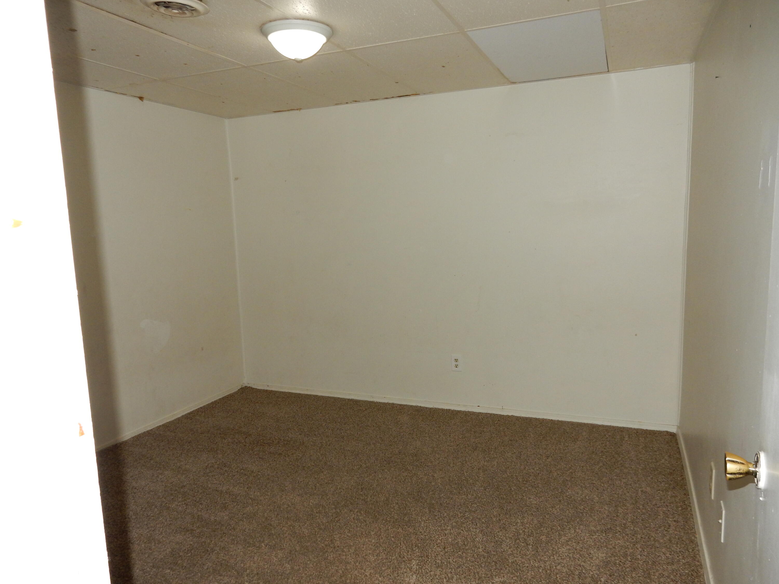 208 South Old County Road Property Photo 10