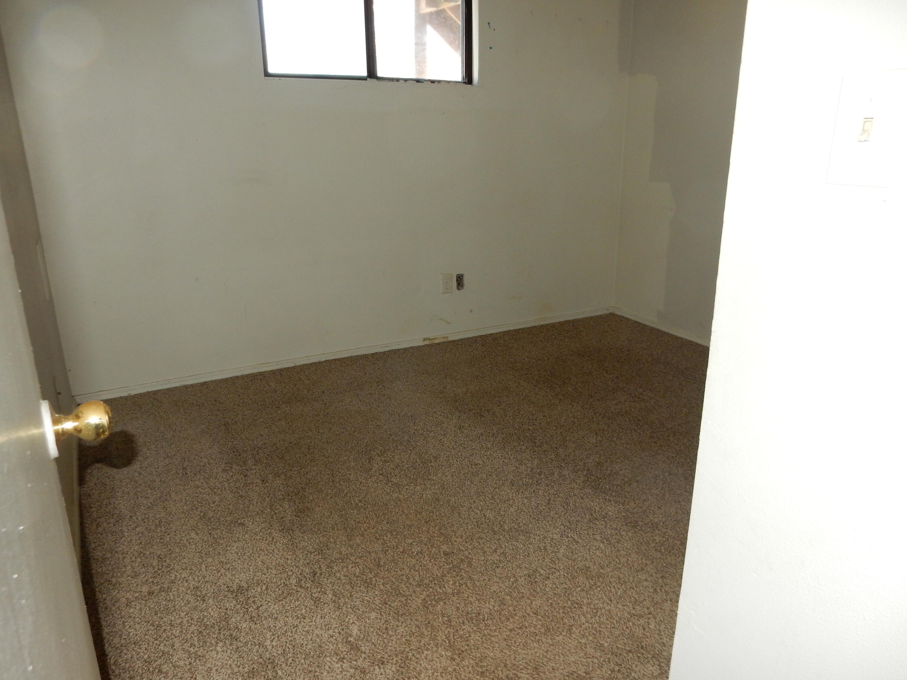 208 South Old County Road Property Photo 11