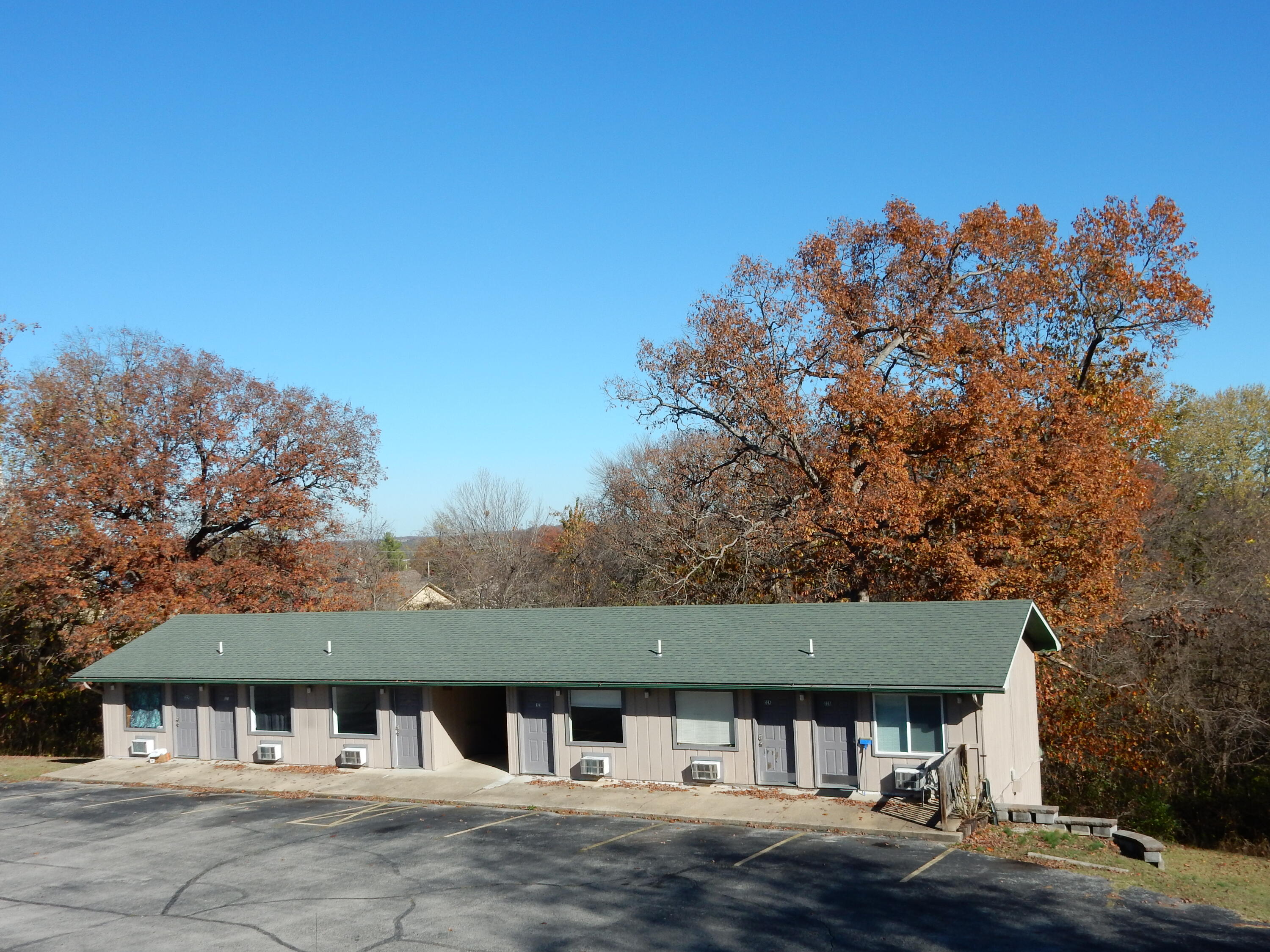 208 South Old County Road Property Photo 12