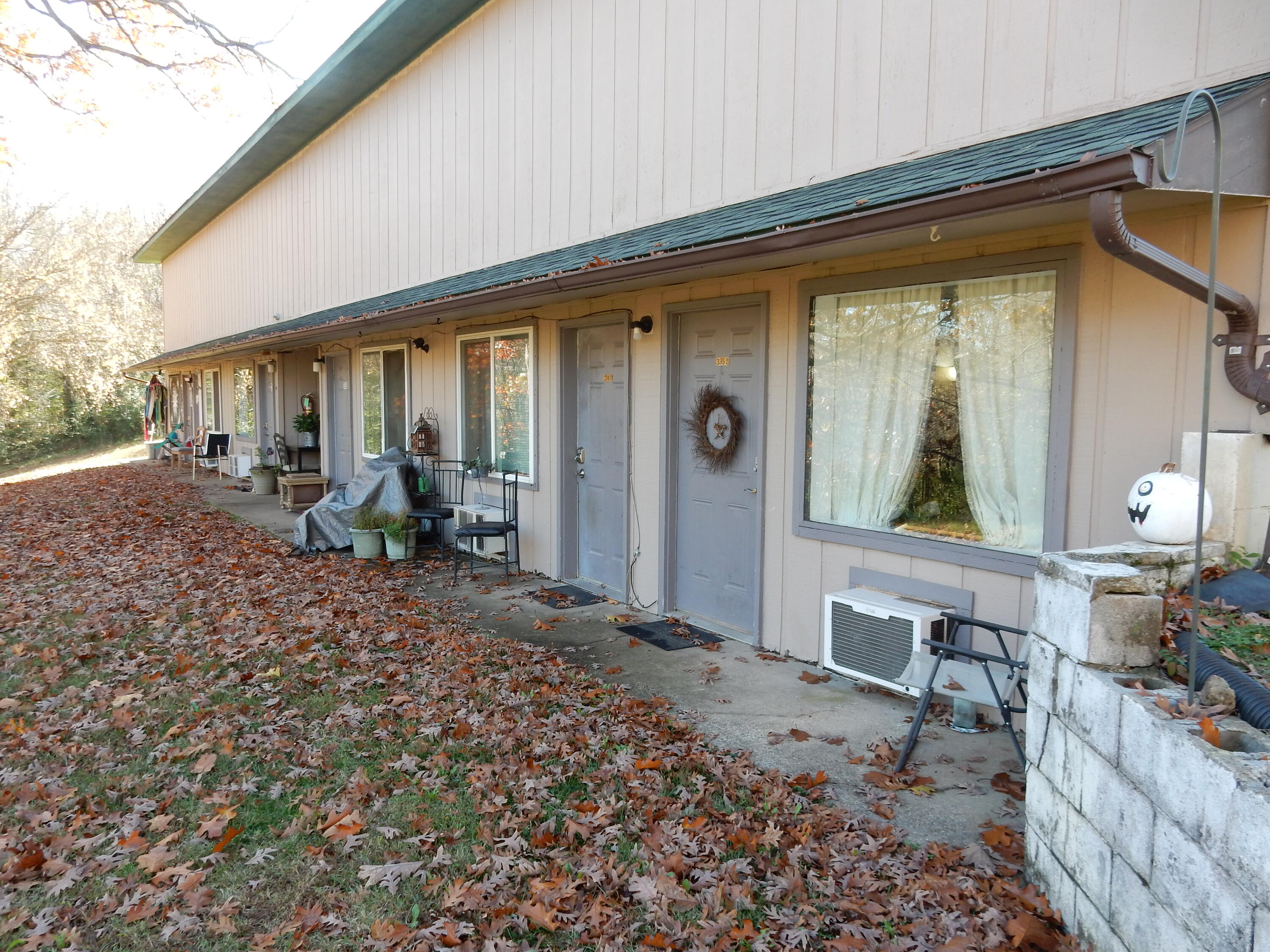 208 South Old County Road Property Photo 13