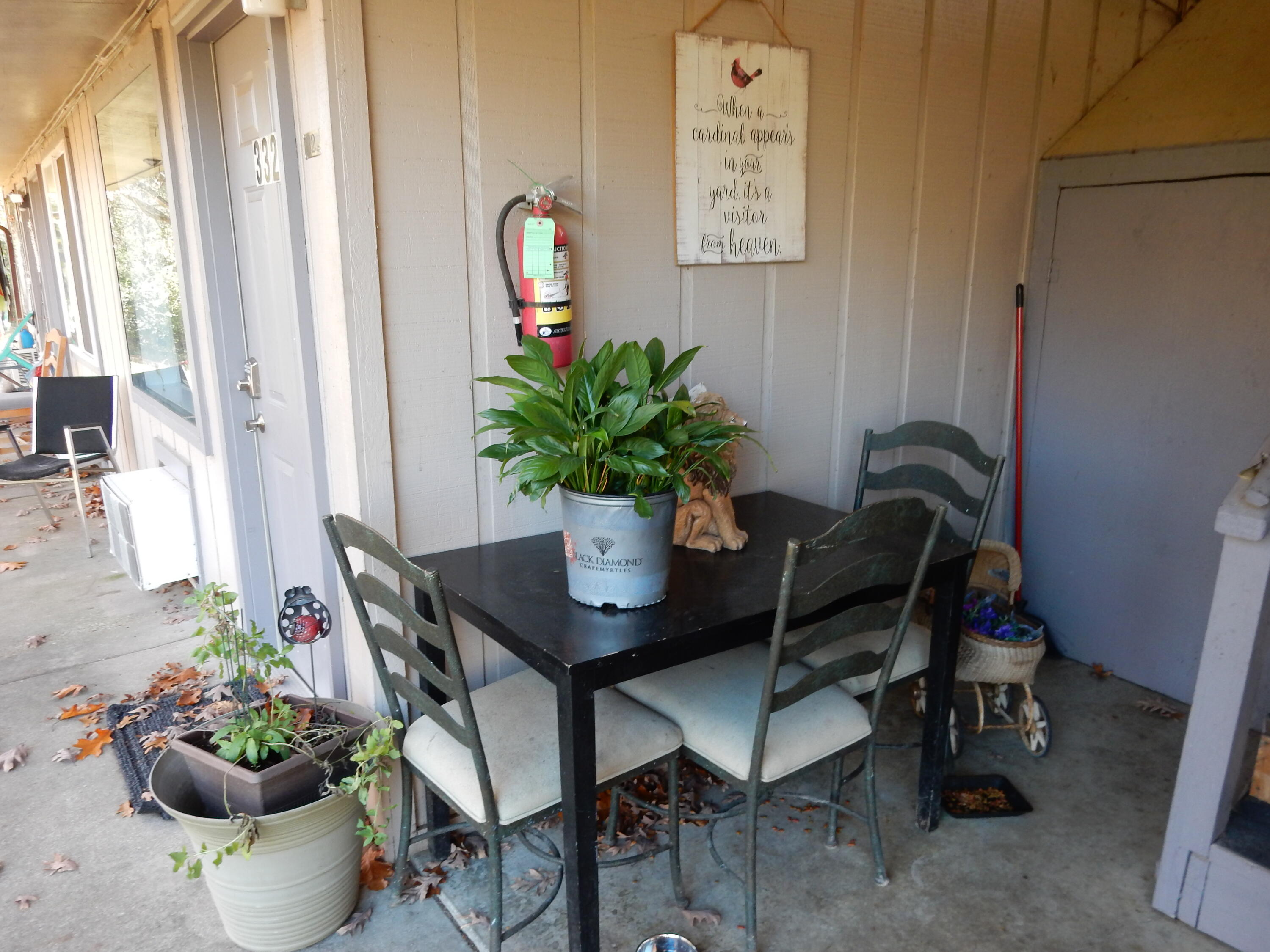208 South Old County Road Property Photo 14