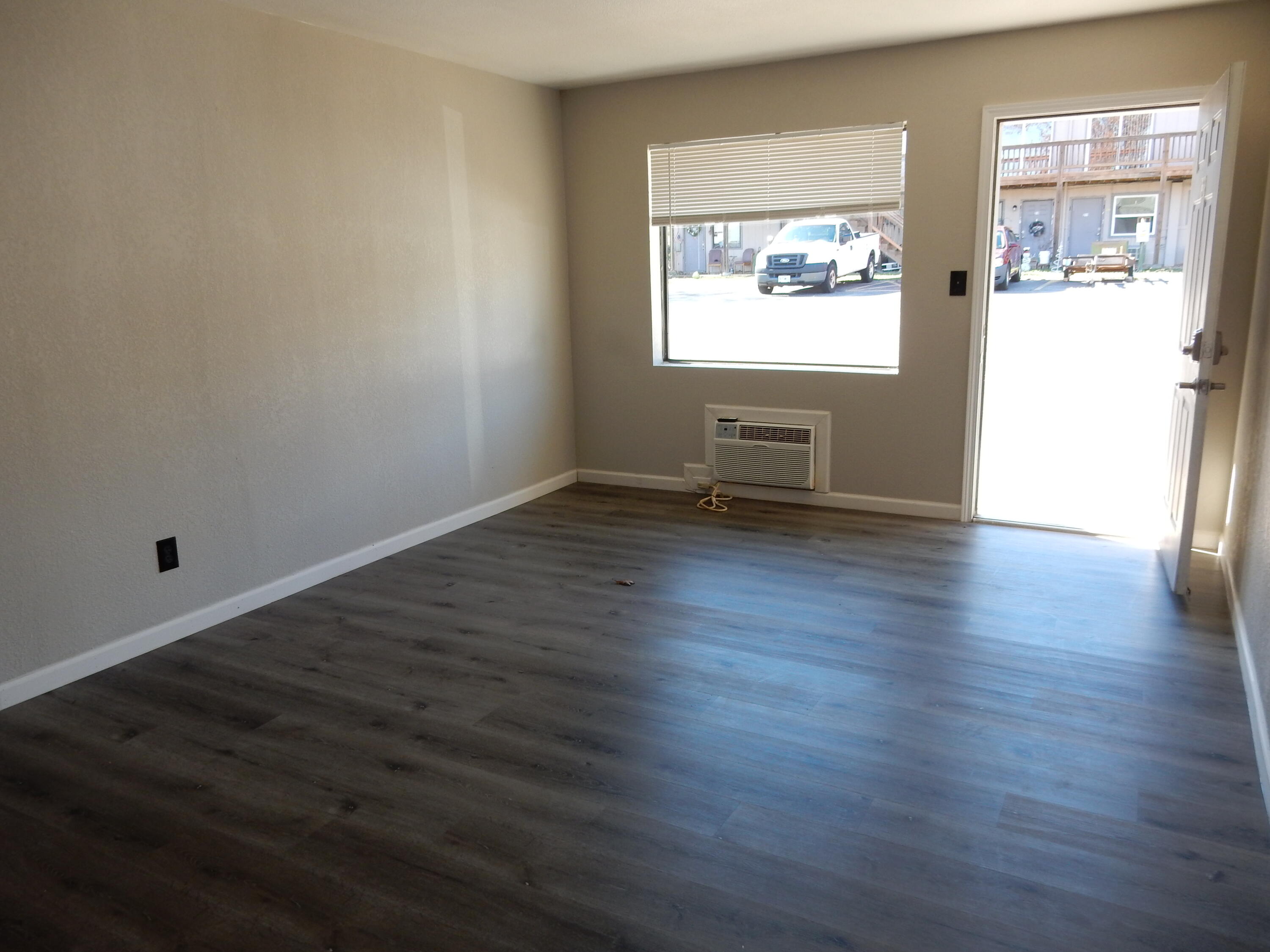 208 South Old County Road Property Photo 15