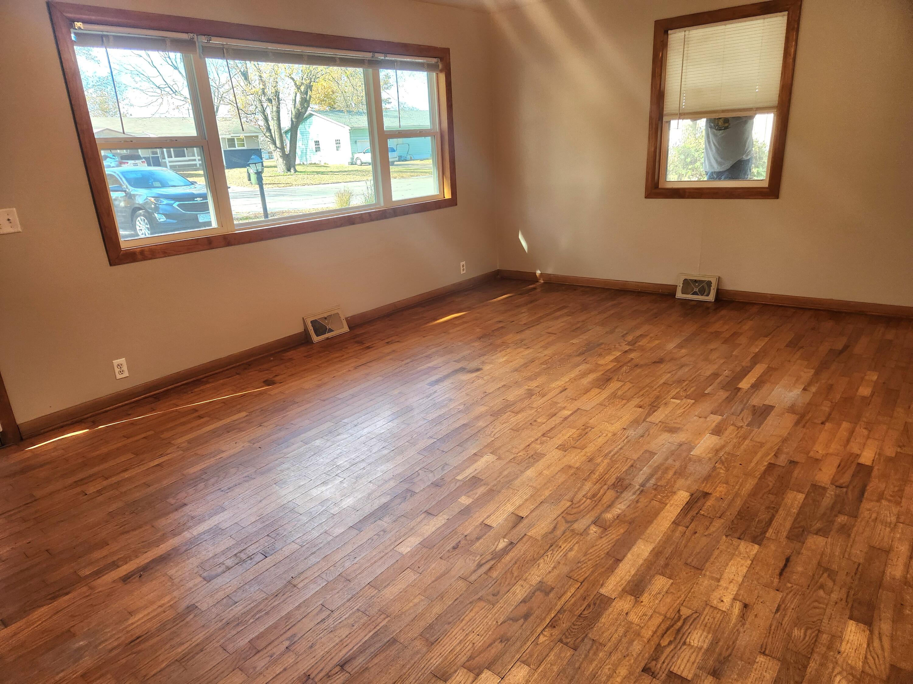 220 South Oak Avenue Property Photo 3