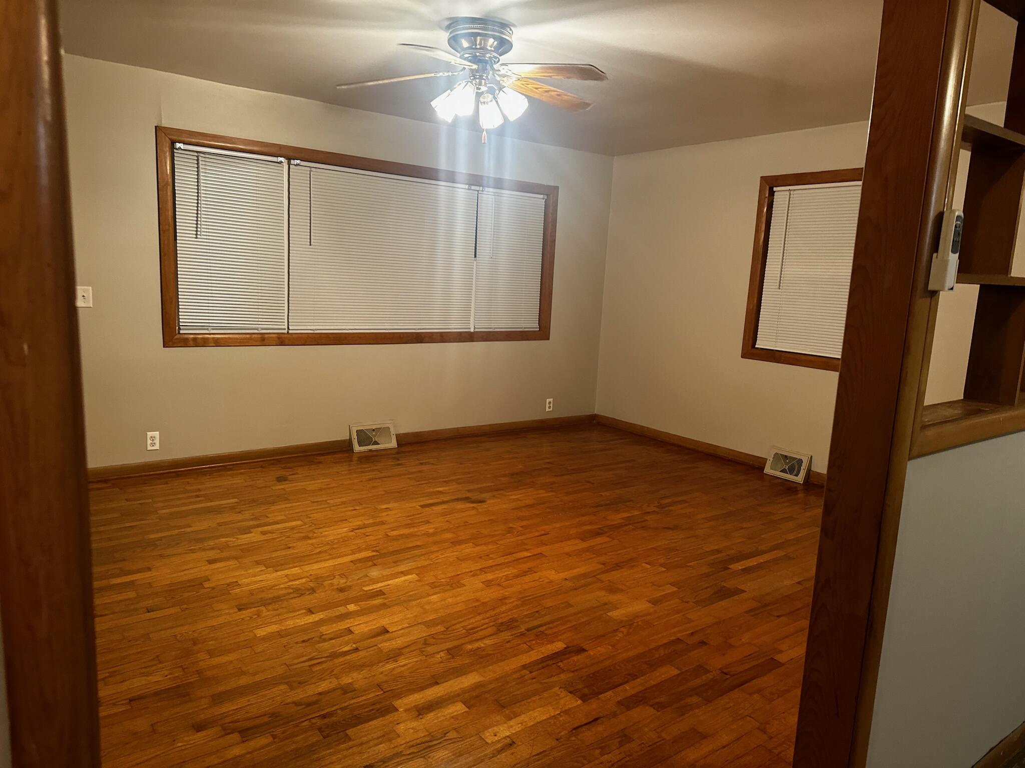 220 South Oak Avenue Property Photo 4