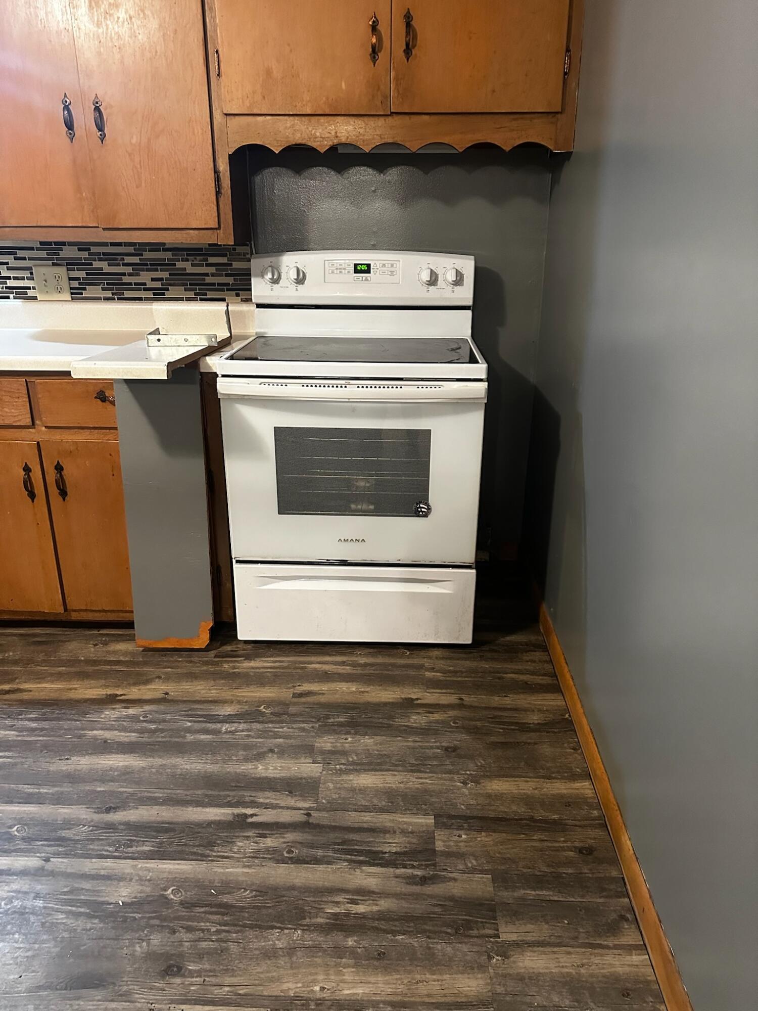 220 South Oak Avenue Property Photo 6