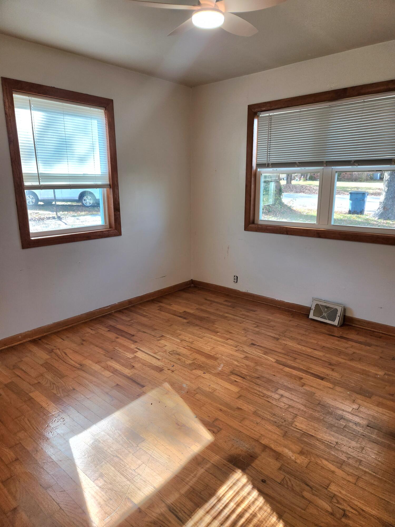 220 South Oak Avenue Property Photo 7