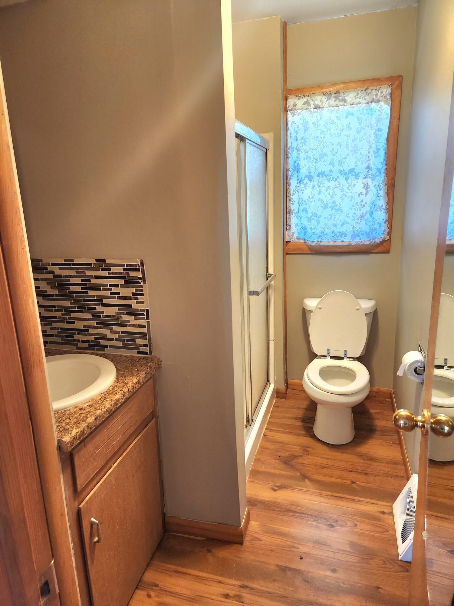 220 South Oak Avenue Property Photo 9