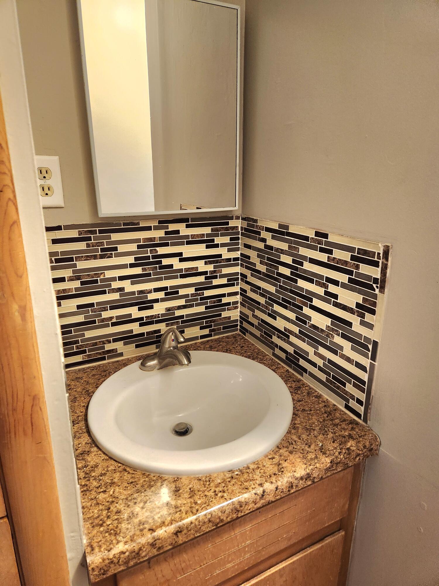 220 South Oak Avenue Property Photo 10