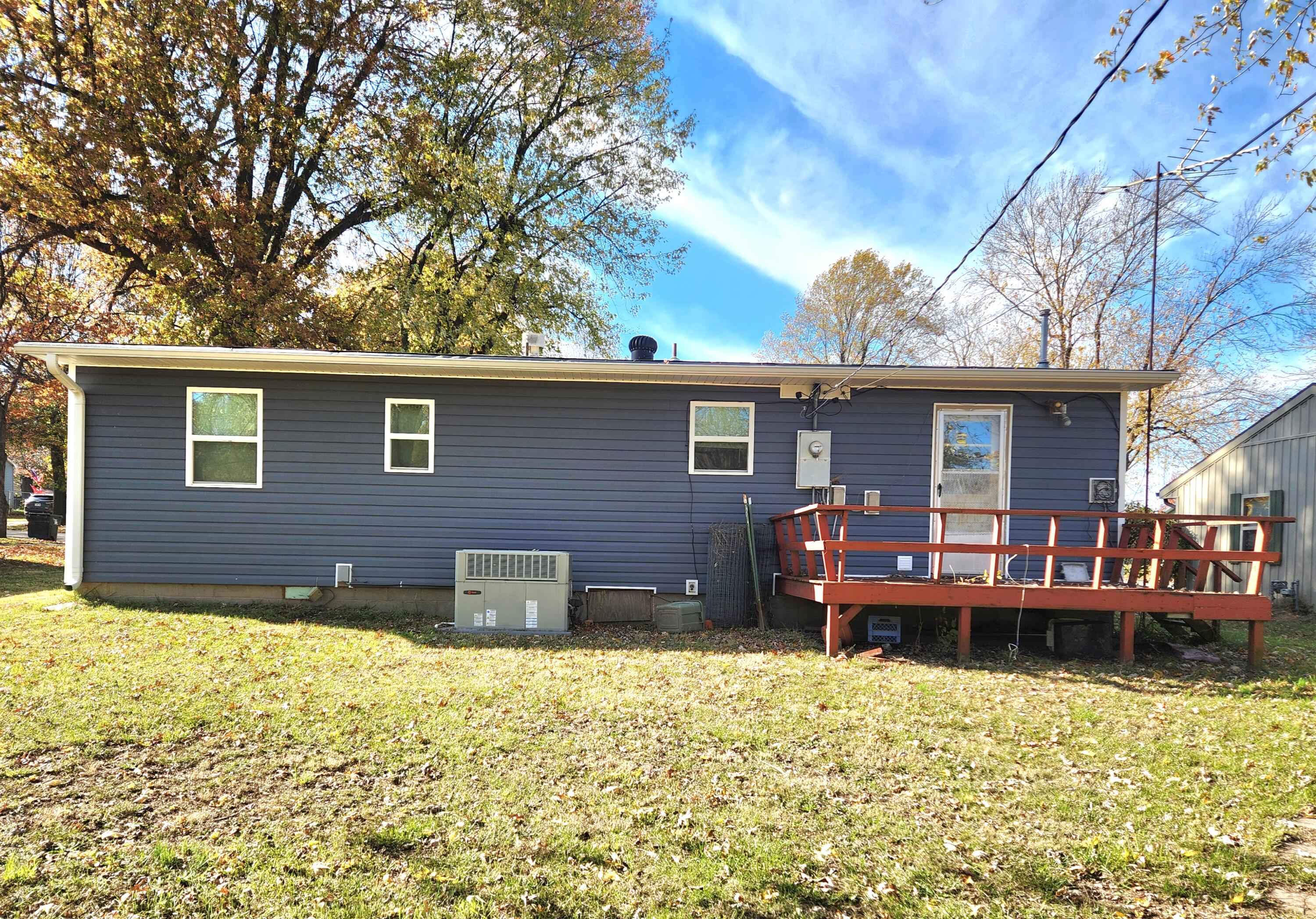 220 South Oak Avenue Property Photo 11