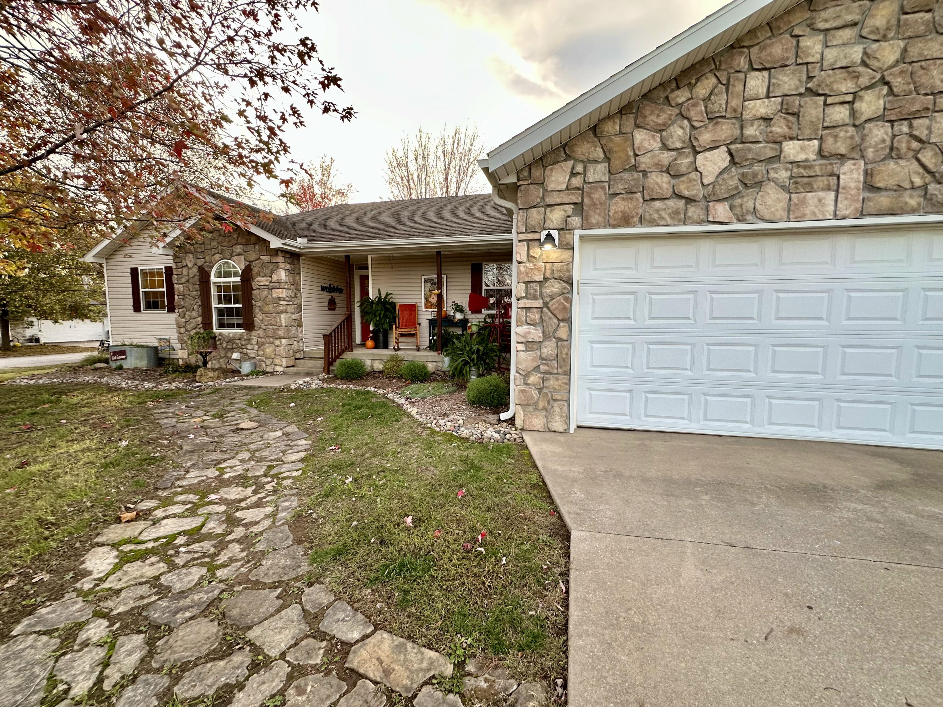 107 South Diamond Loop Property Photo